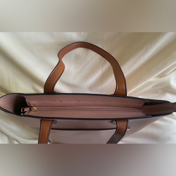 Faux Leather zip top tote, blush pink w/tan undertones, brown trim Gold hardware - Picture 3 of 12